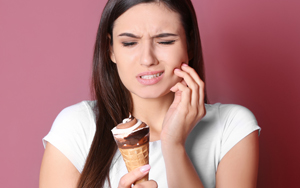 Il ruolo dell'alimentazione nella salute orale: una revisione di come possibili carenze dovute a diete e stati patologici possono influire sul benessere della bocca